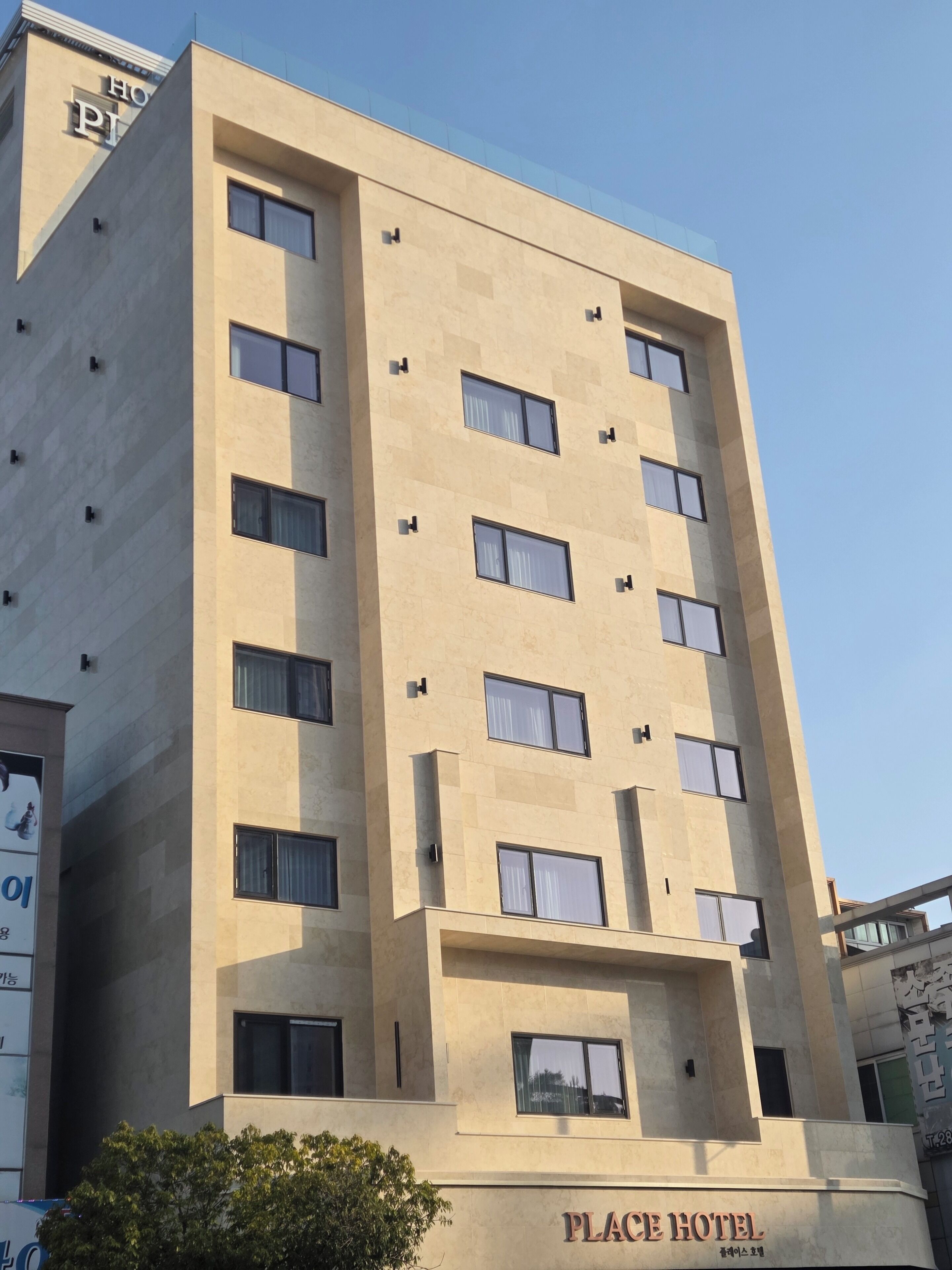 المنشأة من الخارج