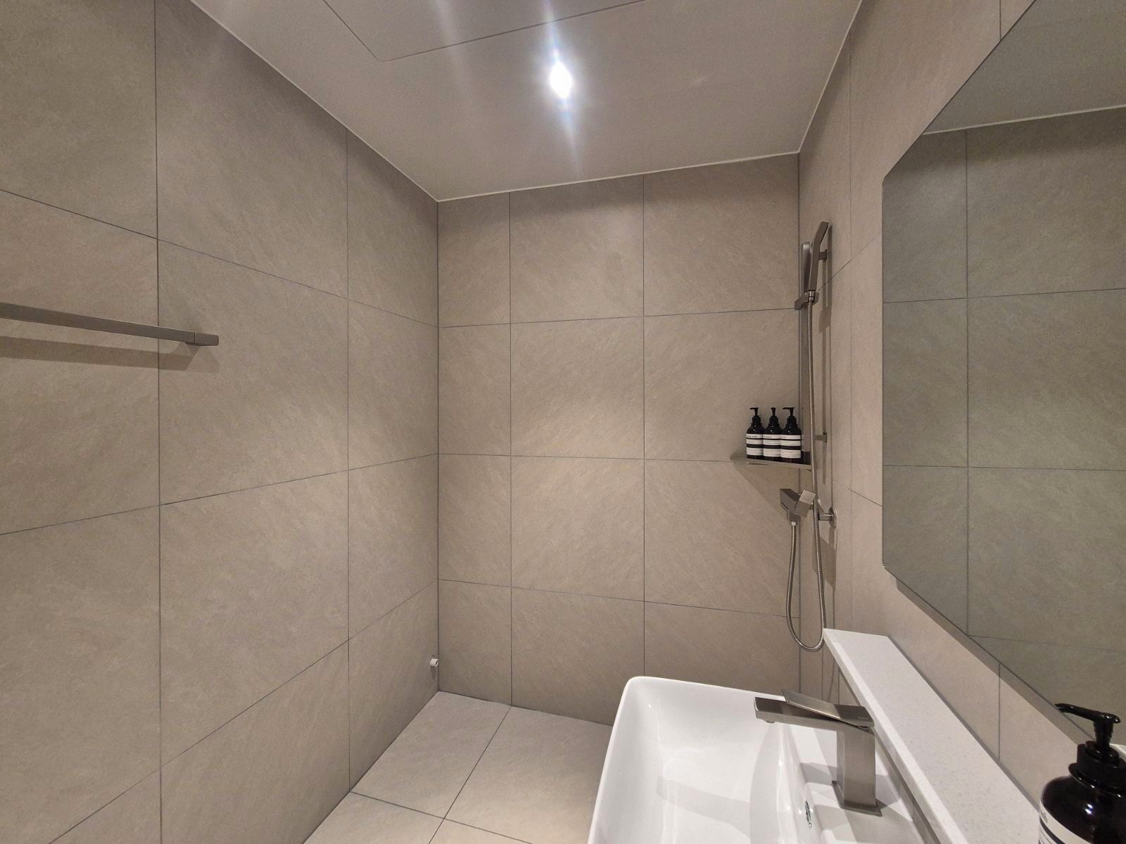 Deluxe Double Room, City View | Bathroom