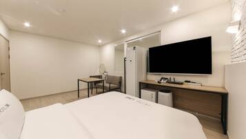 Deluxe Double Room, City View