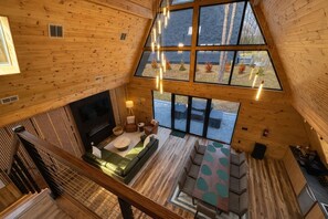 Smart-TV, Kamin, Videospiele, Stereoanlage