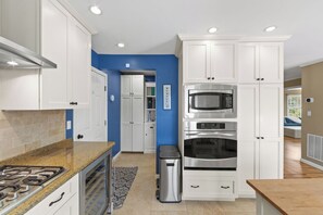 Fridge, microwave, oven, stovetop - Private Road with a Private Beach (Cutchogue)
