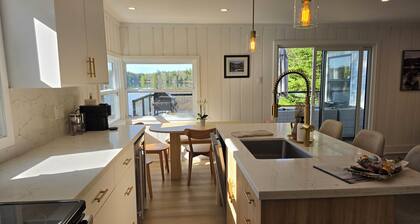 Sandy Beach Waterfront Cottage | South Exposure | Bala