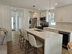 Interior - Sandvika Muskoka - Beachfront on Moon River (Bala)