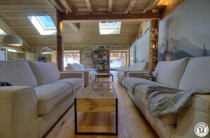 Interior - Gîte Ludivine et Péluchet (CHEZERY FORENS)