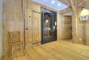 Interior - Gîte Ludivine et Péluchet (CHEZERY FORENS)