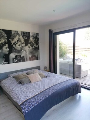 4 slaapkamers, een strijkplank/strijkijzer, internet, beddengoed