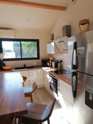 Private kitchen - NEW HOUSE +BUNGALOW+HEATED POOL&JACUZI (Angresse)