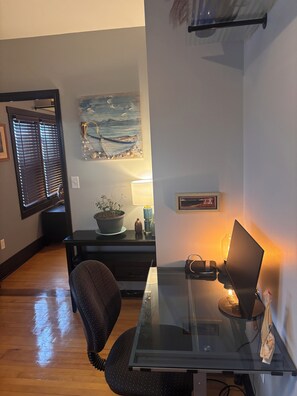 Interior - One-of-a-Kind Artistic Retreat - Walk to Beach, Park, Golf, Restaurants & Bars (South Milwaukee)