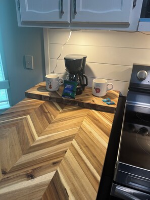 Fridge, microwave, oven, stovetop - Beachy Golf Retreat (North Myrtle Beach)