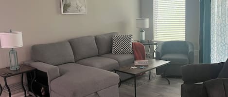 Smart TV, chimenea y videojuegos
