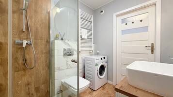 Shower, hair dryer, towels