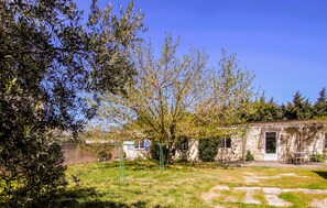 Exterior - Awesome home in Courthezon with WiFi (Courthezon)