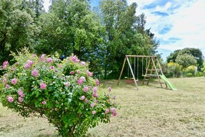 Children’s area - La Maison du Néflier - Avec Piscine Privée (Tavernes)