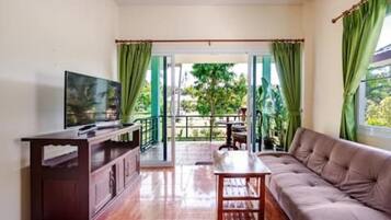 Comfort Bungalow, Partial Ocean View, Beachside | Living area