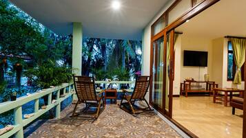Signature Bungalow, Ocean View, Beachfront | Terrace/patio