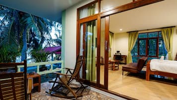 Bungalow Khas, pemandangan samudra, menghadap pantai | Teras/patio