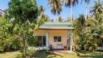 Comfort Bungalow, Partial Ocean View, Beachside | Reception