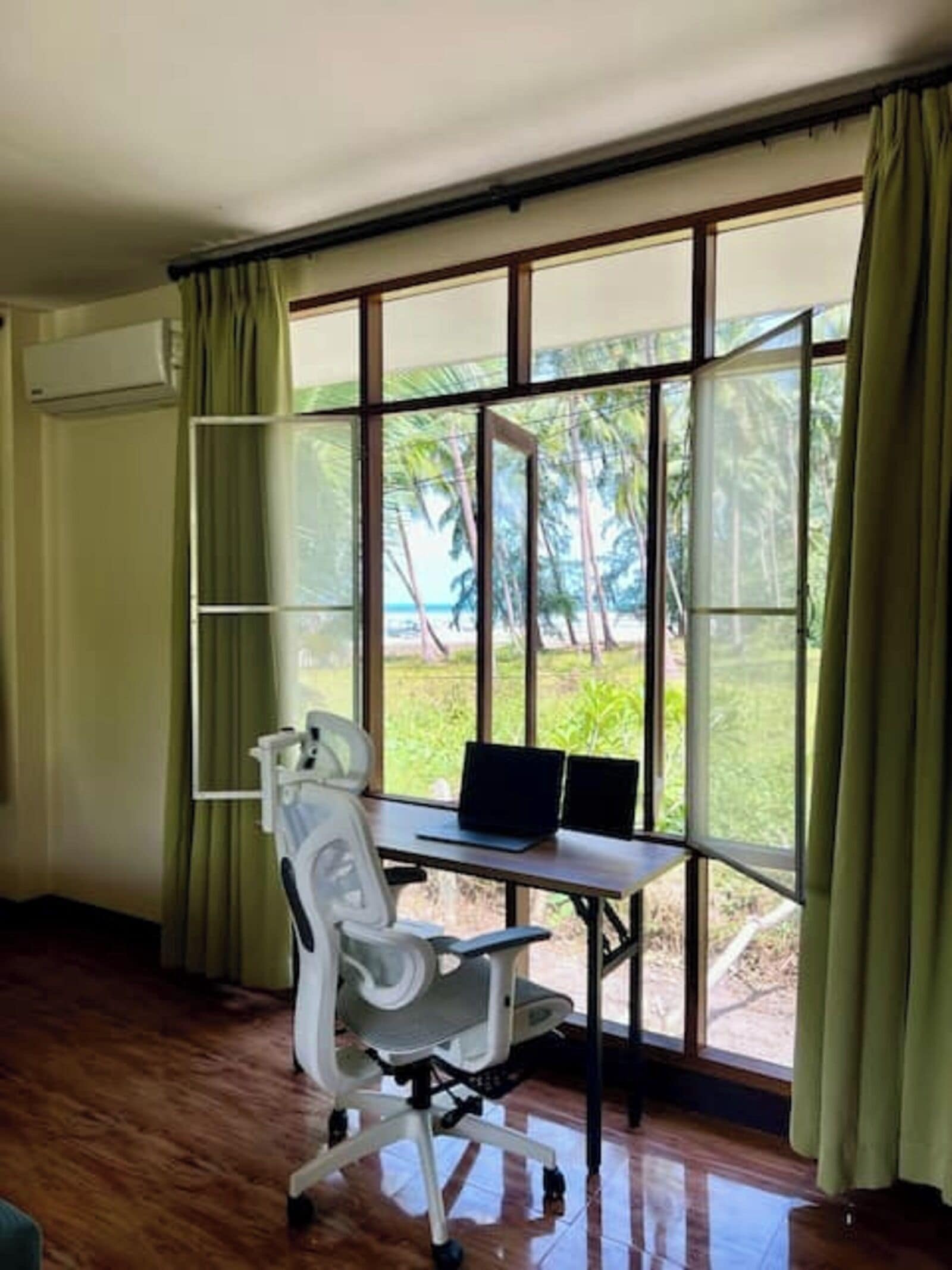 Signature Bungalow, Ocean View, Beachside