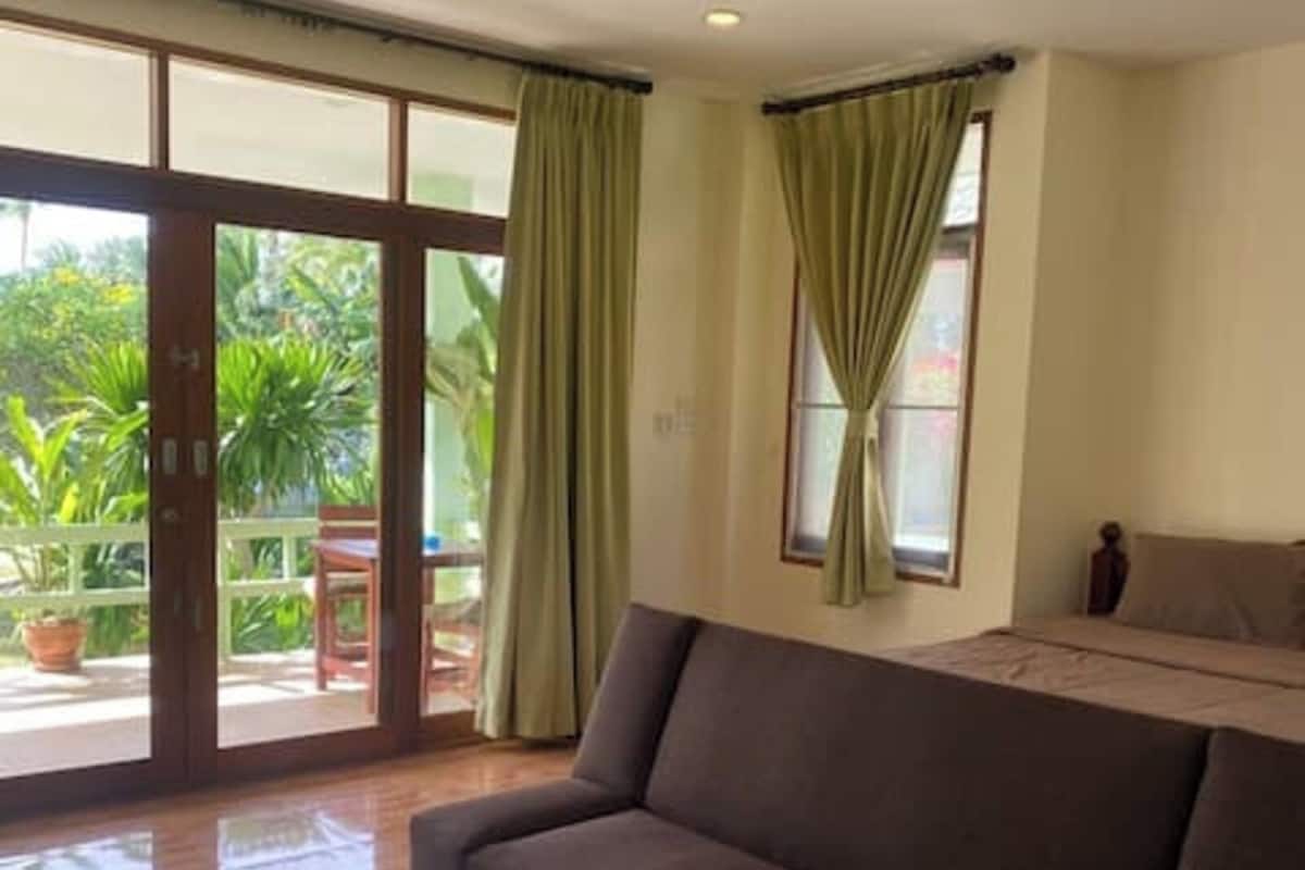 Signature Bungalow, Ocean View, Beachside | Living area | 45-inch Smart TV with digital channels, Netflix, streaming services