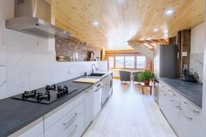 Private kitchen - CASA-Marguerite centre St Véran cosy 3ch (Molines-en-Queyras)