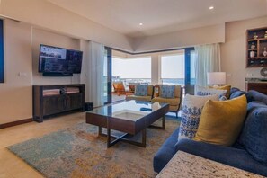 Smart TV - Oceanfront 3BR in Diamante/Golf, Pools & Beach (B.C.S.)