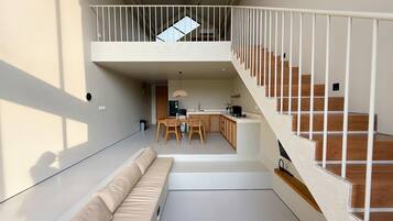 Basic-Villa, Blick auf den Innenhof | Innenbereich