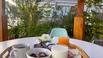 Classic Room, Garden View | Outdoor dining