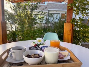 Classic-rum - utsikt mot trädgården | Restaurang utomhus