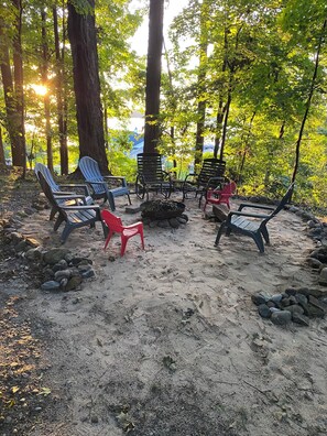 Property grounds - Large Lake House on Triple Lot With Huge Treed Deck Overlooks Water (Whitehall)