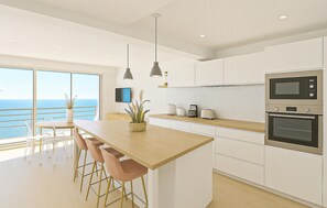 Fridge, microwave, oven, stovetop - Beach front home in LES SABLES D'OLONNE with WiFi (LES SABLES D'OLONNE)
