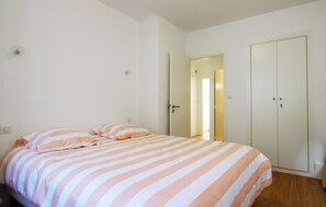 2 bedrooms, free WiFi - Beach front home in LES SABLES D'OLONNE with WiFi (LES SABLES D'OLONNE)