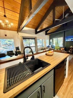 Private kitchen - Dreamy: Modern + Unique + Garage + HotTub - Walk to Village (Mammoth Lakes)