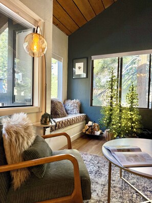 Living area - Dreamy: Modern + Unique + Garage + HotTub - Walk to Village (Mammoth Lakes)