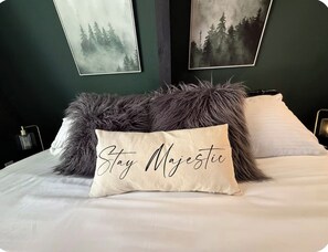 2 bedrooms, Internet, bed sheets - Dreamy: Modern + Unique + Garage + HotTub - Walk to Village (Mammoth Lakes)