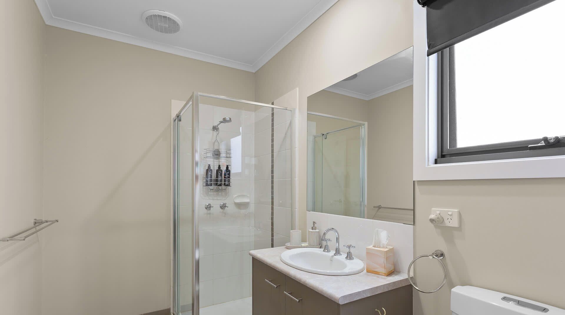 Shower, hair dryer, towels, shampoo
