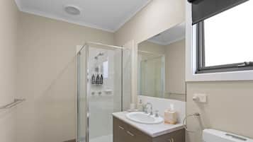 Shower, hair dryer, towels, shampoo