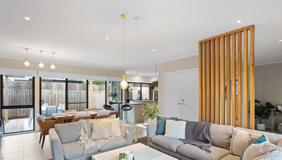 2 Story Townhouse in Cowes