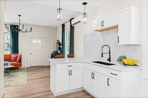 Interior - Marigold - Entire Home in Hamilton, Ohio - 
Historic charm with modern amenities (Hamilton)