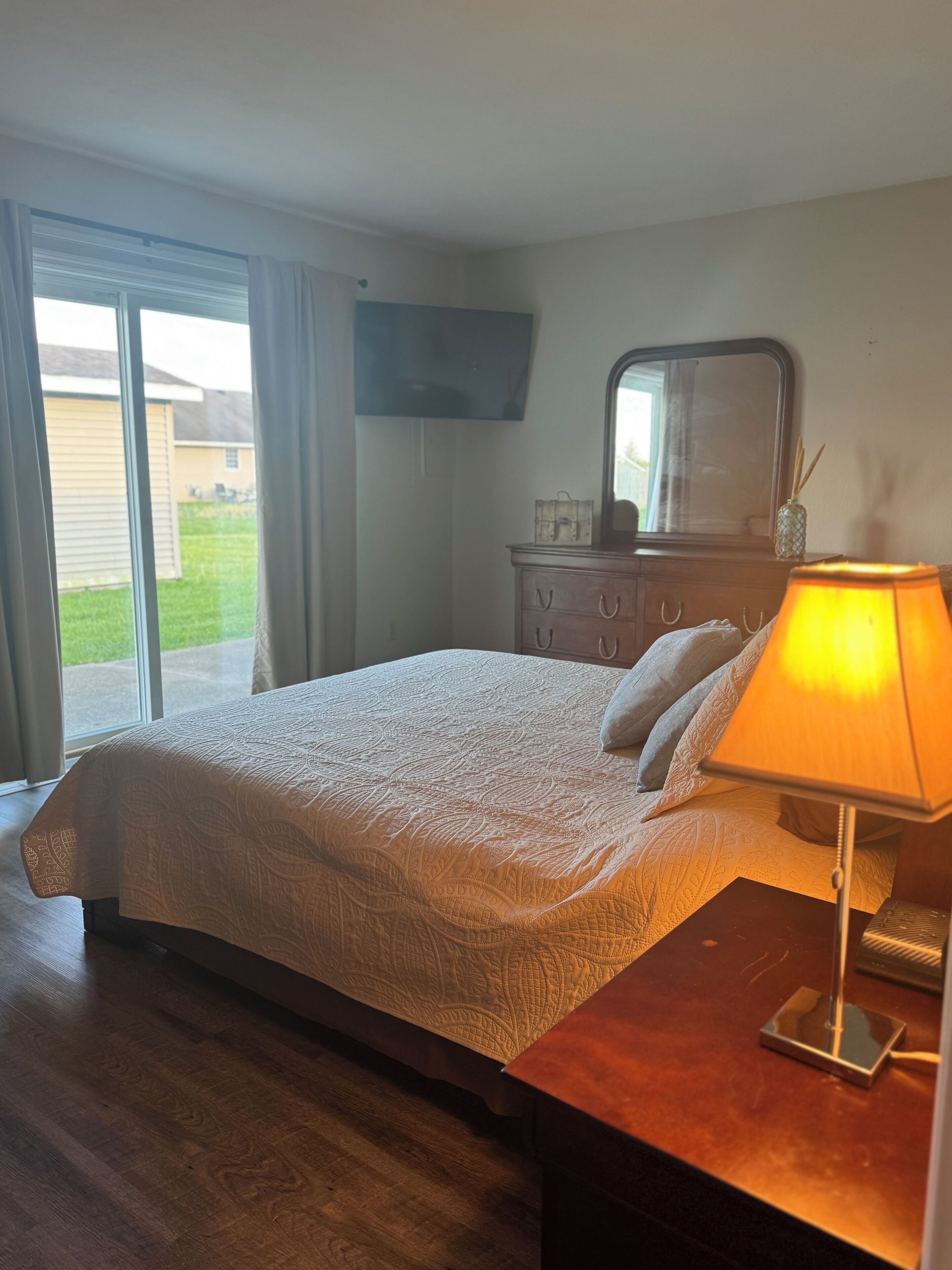 3 bedrooms, bed sheets