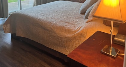 3BR Near Versailles, Friendship, and Madison