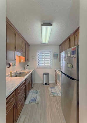 Private kitchen - Maritime Place A5 - Oceanfront in Garden City Beach (Garden City Beach)
