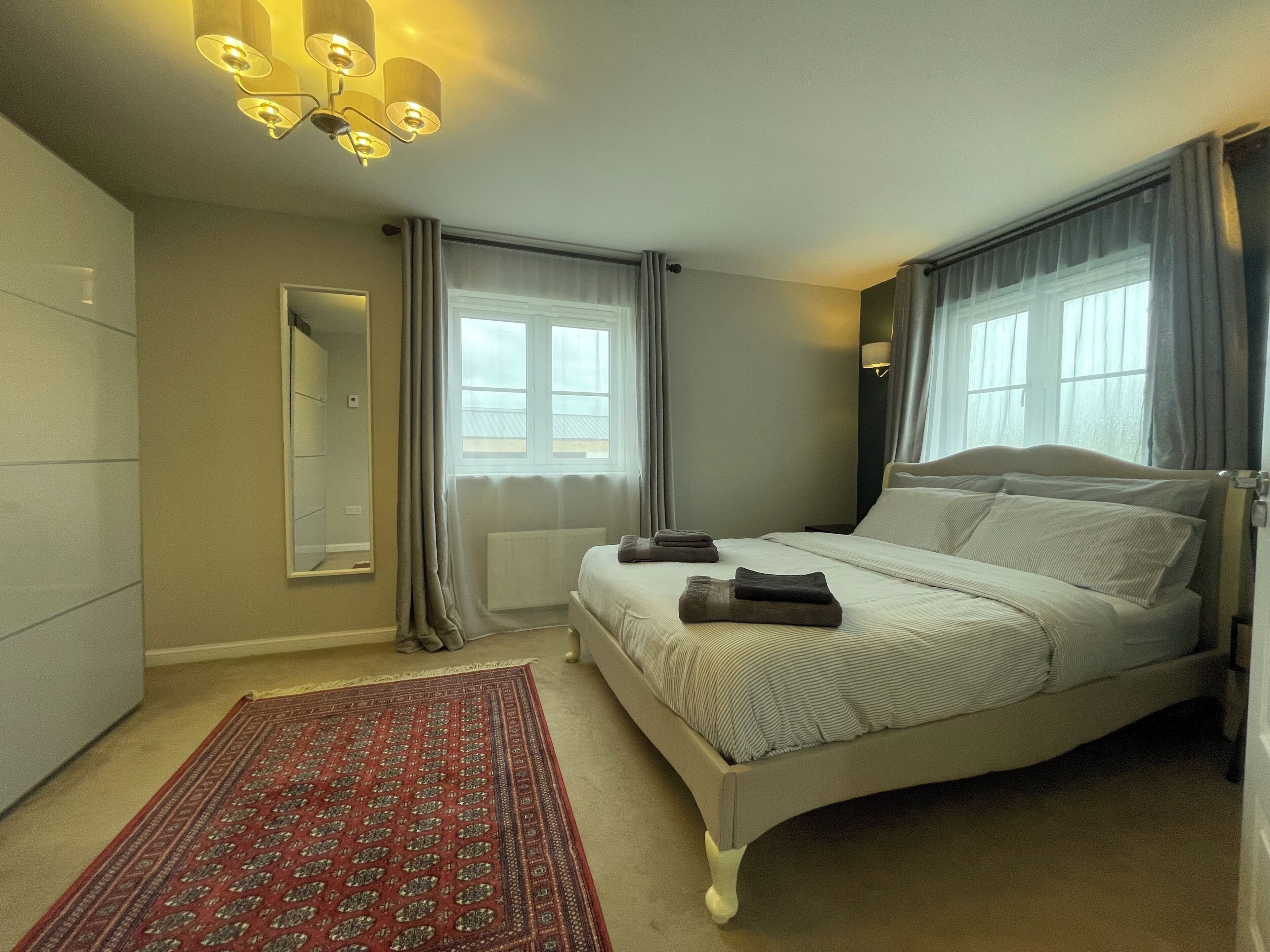3 bedrooms, desk, iron/ironing board, free WiFi