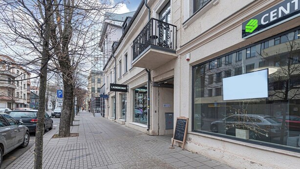 A street view with a building labeled 'CENTRAL' and a sign for 'LAUNDROMAT.'