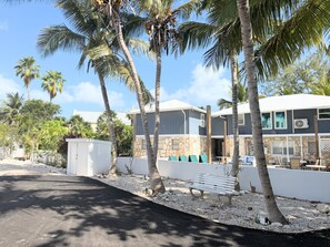 Terrace/patio - Luxury Grace Bay Villa 3, 100 steps to Beach&reef, private pool for 6 (The Bight Settlement)