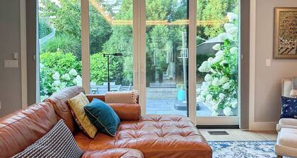 West End Modern 3-Bedroom with Beautiful Private Outdoor Living