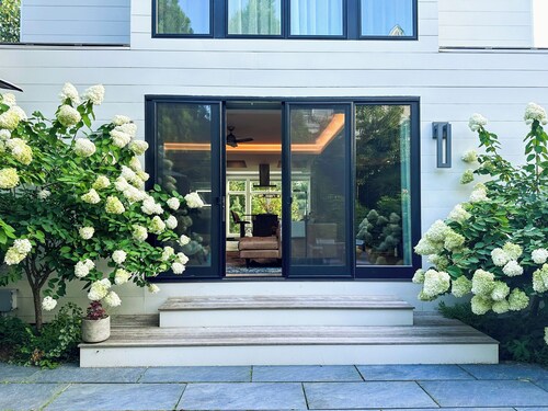 West End Modern 3-Bedroom with Beautiful Private Outdoor Living