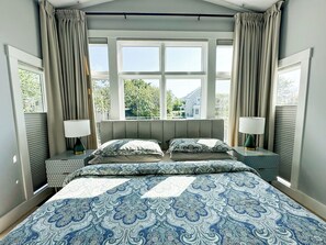 4 bedrooms, iron/ironing board, WiFi, bed sheets