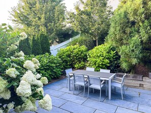 Outdoor dining - West End Modern 3-Bedroom with Beautiful Private Outdoor Living (Provincetown)