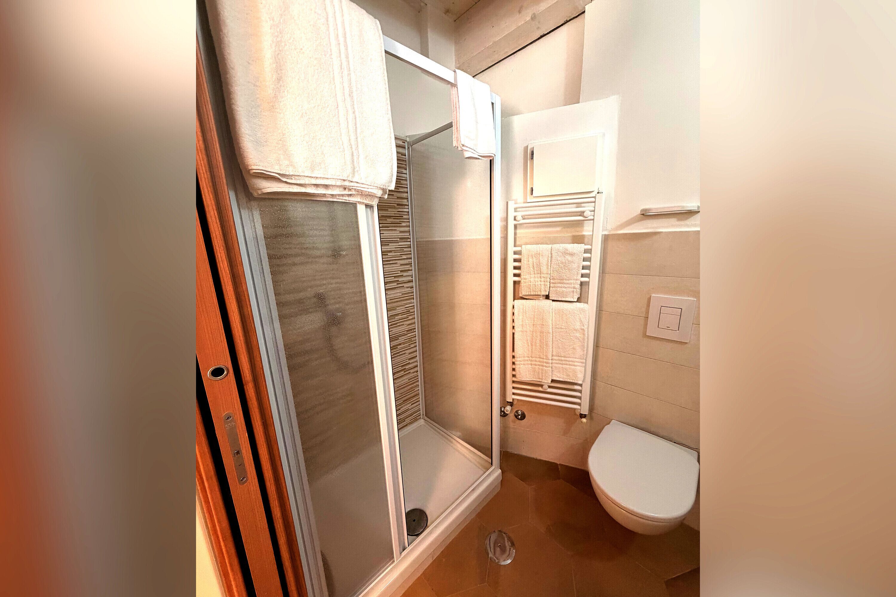 Doccia, asciugacapelli, bidet, asciugamani