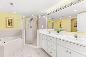 Jetted bath, hair dryer, towels, toilet paper - Ocean City Boardwalk/ Downtown/ Pool/ 3BD/ Beach (Ocean City)